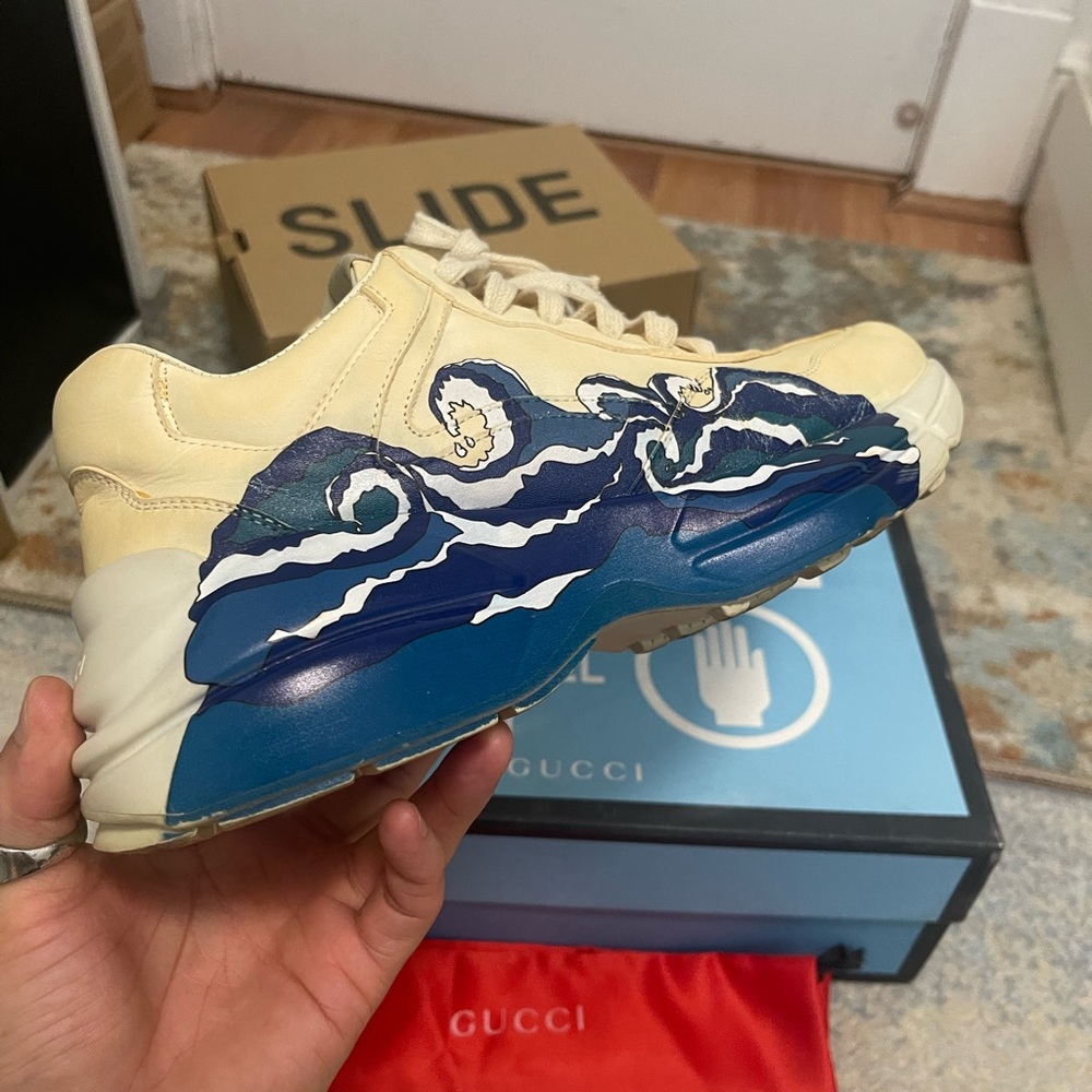 EUC Men’s Size 8 (Euro Sz 41) Gucci Rhyton Wave Print Dad Shoes In Ivory & Blue - Picture 10 of 16
